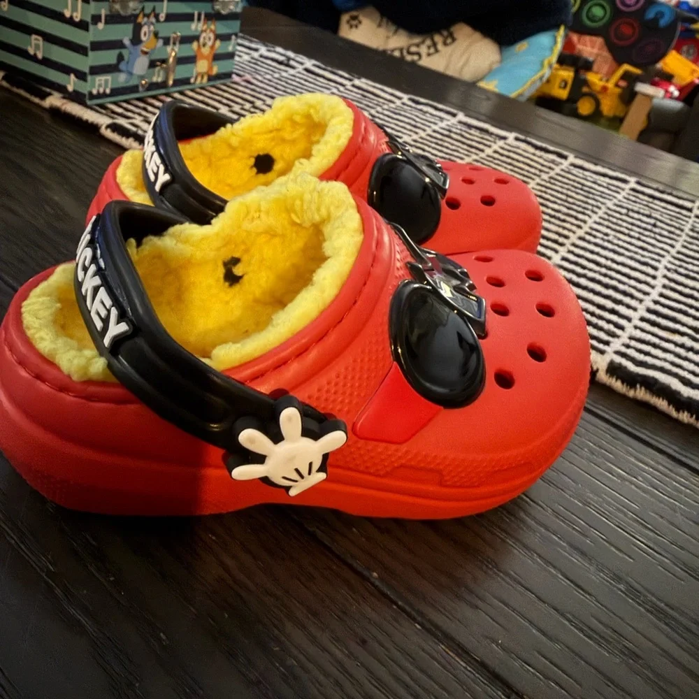 Mickey Mouse new without tags toddler lined crocs size 7